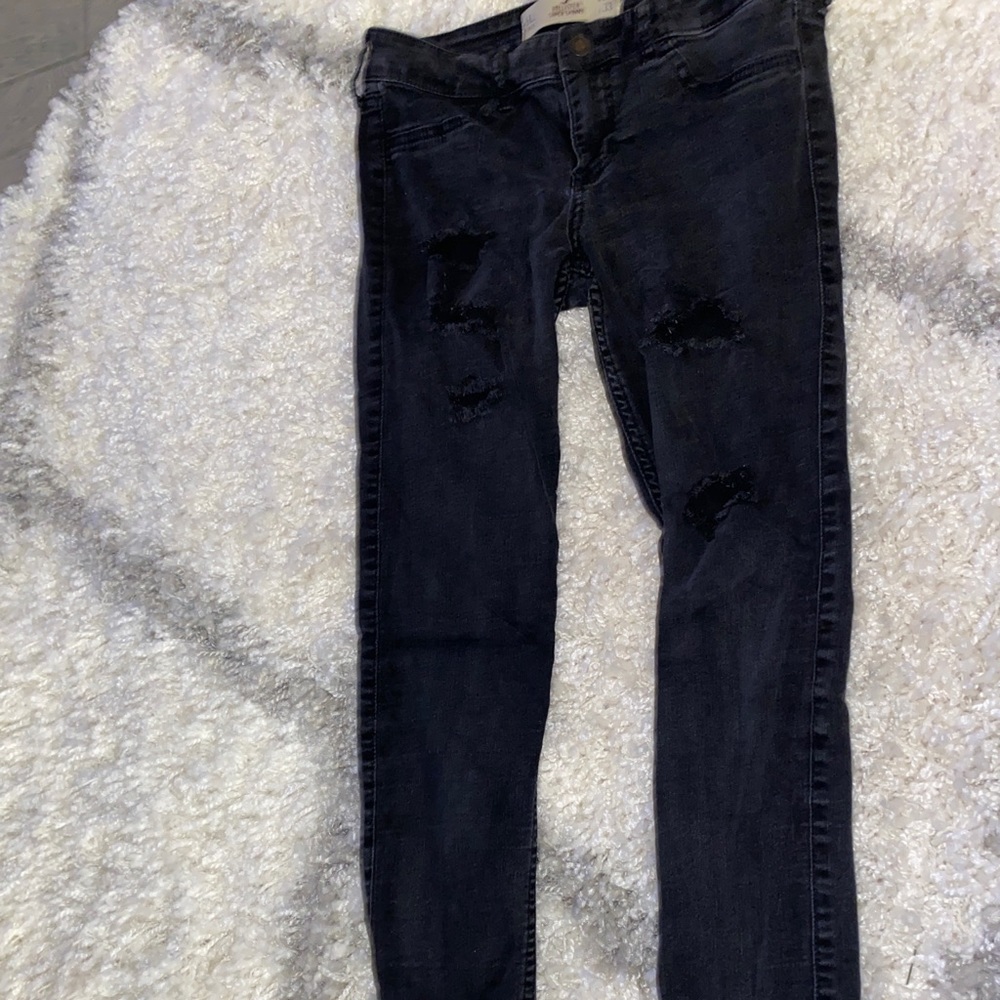 Black skinny jeans with rips. Hollister. Size: 5L juniors